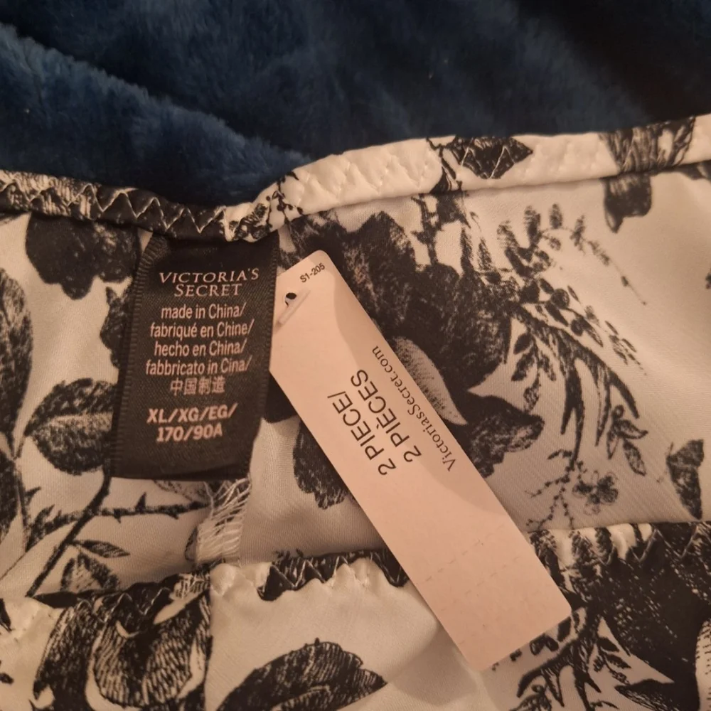 NWT Victoria's Secret Set - Picture 5 of 6